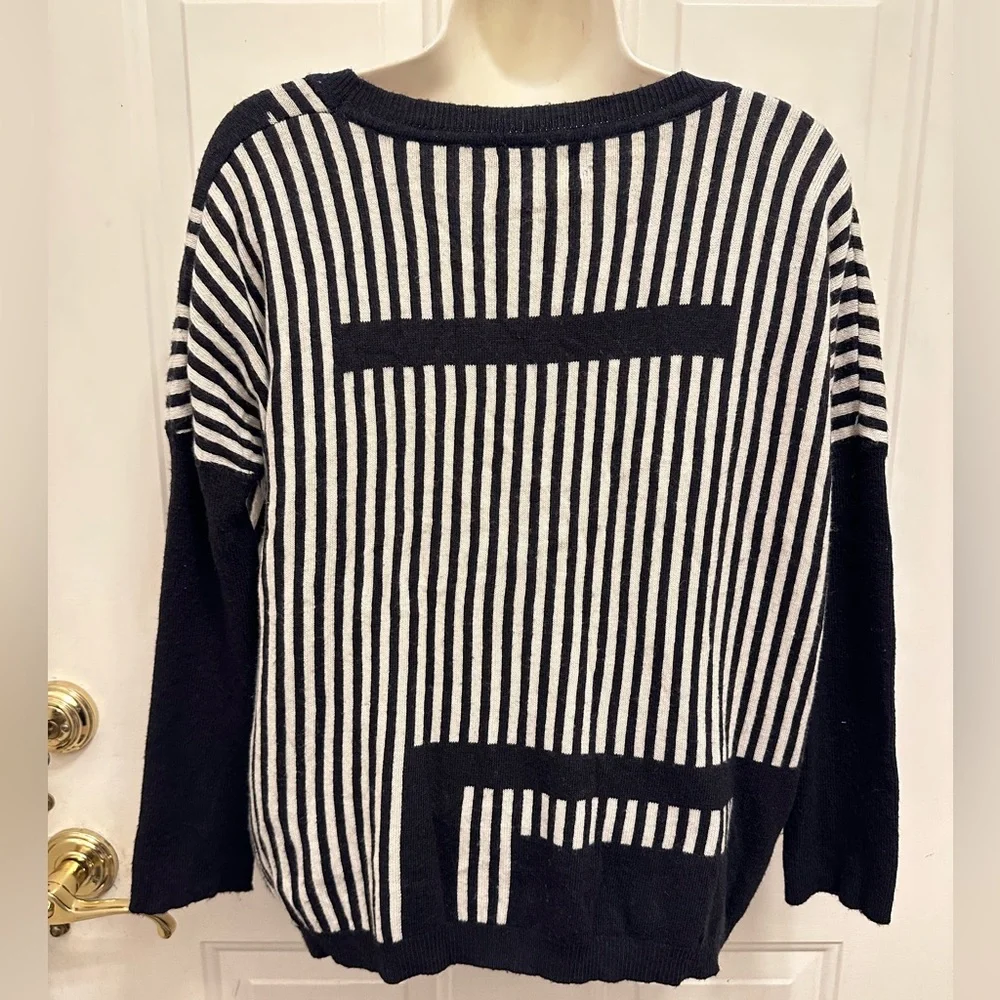 Buffalo David Bitton Black & White stripped sweater sz M - Picture 3 of 6